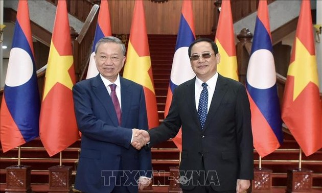 Staatspräsident To Lam trifft den laotischen Premierminister Sonexay Siphandone
