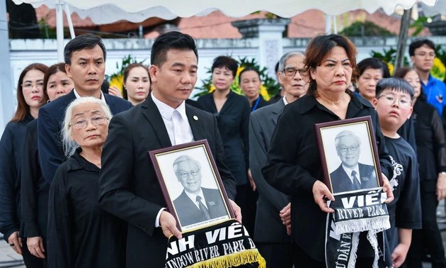 Bewohner landesweit nehmen an Trauerfeier für KPV-Generalsekretär Nguyen Phu Trong teil 
