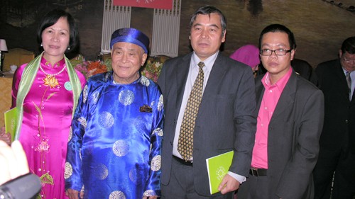 Writer Chi Trung wins regional award 