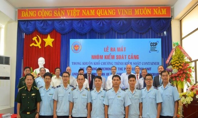 Vietnam tightens control of containers at sea ports