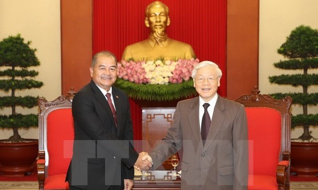 Vietnam, Laos reinforce special solidarity 