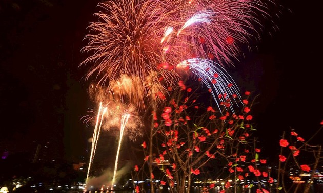 Vietnam rings in Lunar New Year with dazzling fireworks 