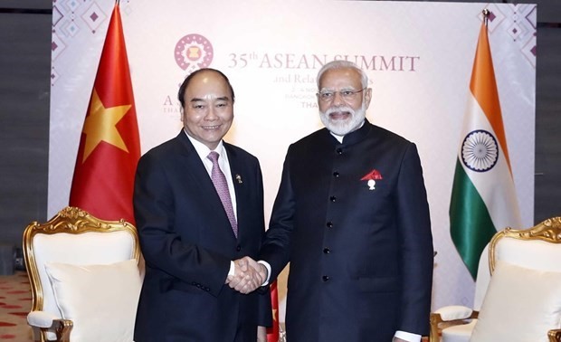 Vietnamese, Indian PMs discuss COVID-19 fight 