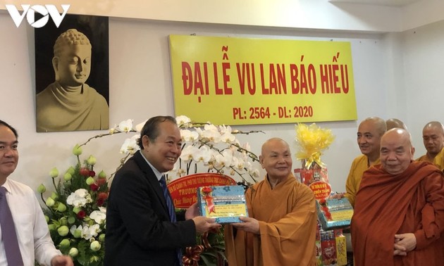 Government leader extends greetings to Buddhist dignitaries on festival of filial piety