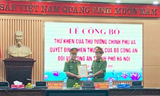 PM praises Hanoi police for busting wire fraud targeting foreigners