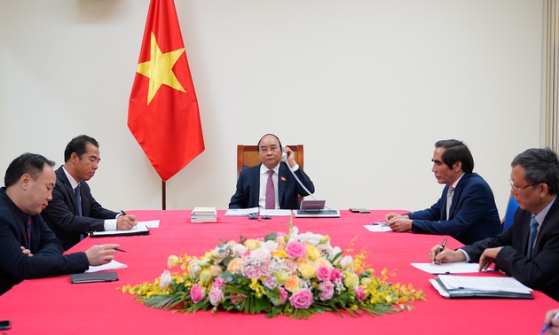 Vietnamese, Lao Prime Ministers hold phone talks
