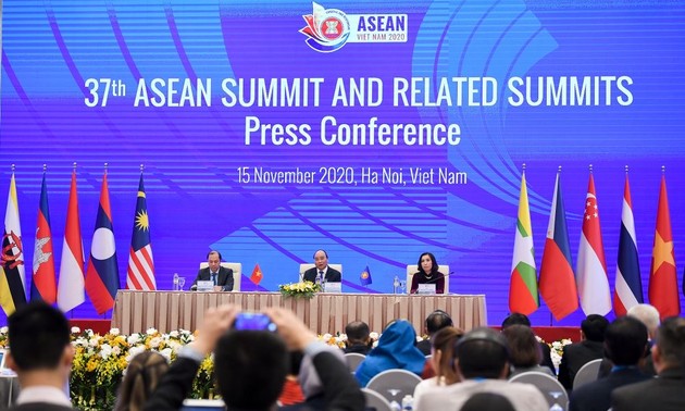 PM hosts press conference on outcome of 37th ASEAN Summit
