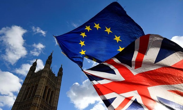 EU and UK clinch narrow Brexit accord