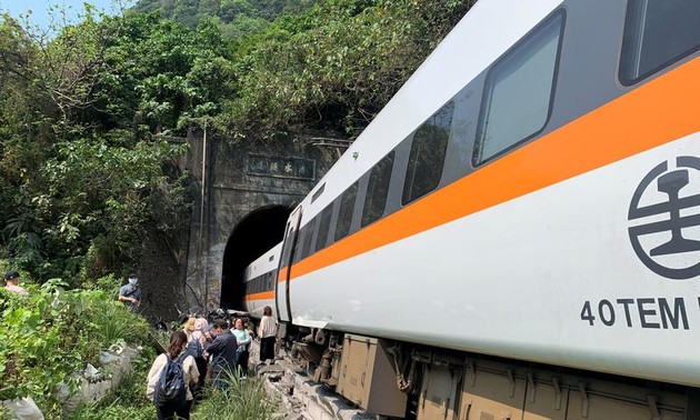 Taiwan (China) train crash kills 36 in deadliest rail tragedy in decades