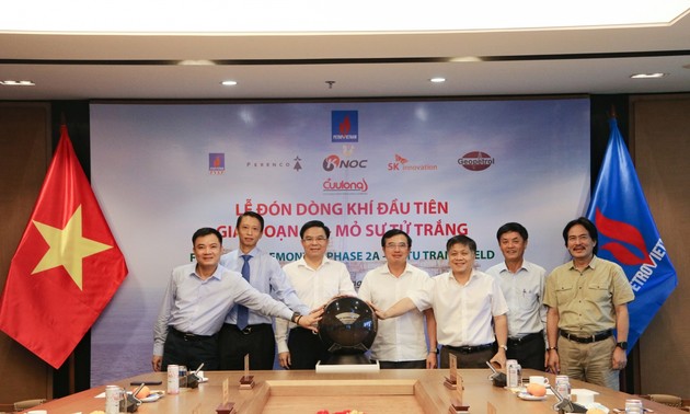 Petrovietnam welcomes first gas flow from White Lion oil field in phase 2A  ​