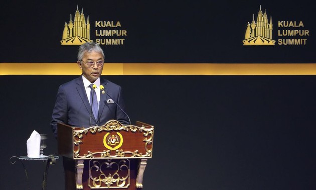 Malaysia's king calls on parties to work together in search for new PM  ​