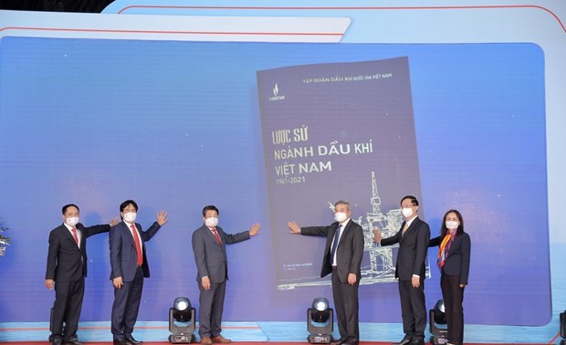 Petrovietnam celebrates 60th anniversary of oil and gas industry’s traditional day 