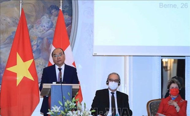 President calls on Swiss businesses to invest more in Vietnam