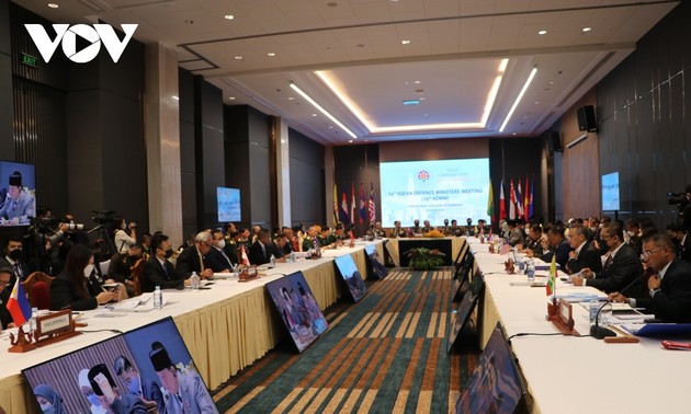 ASEAN Defense Ministers push for early completion of Code of Conduct in East Sea 