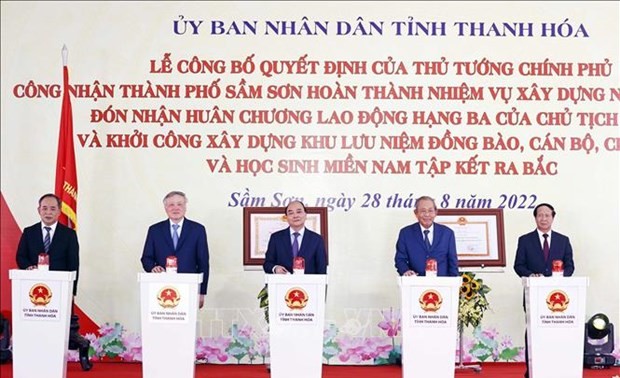 President attends events in Thanh Hoa province