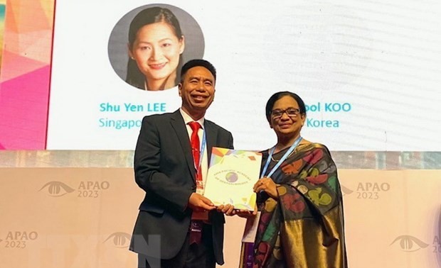 Vietnamese doctor wins Asia-Pacific’s prestigious ophthalmology award