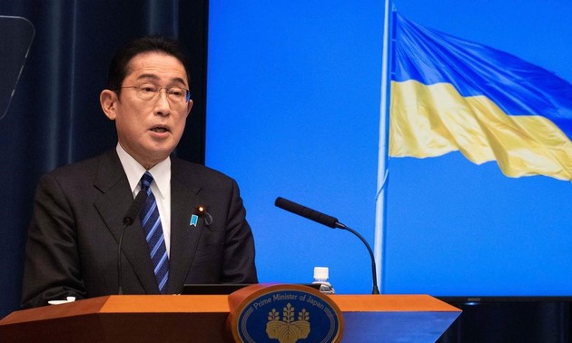 Japanese PM makes surprise visit to Ukraine
