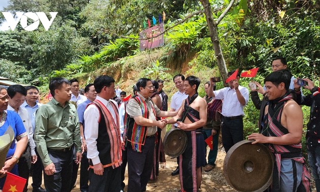 PM inspects projects in Kon Tum, works with provincial authorities