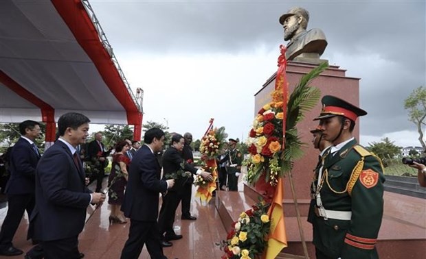 Top Cuban legislator commemorates Fidel Castro in Quang Tri