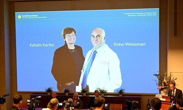 Hungarian and US scientists win medicine Nobel for COVID-19 vaccine discoveries