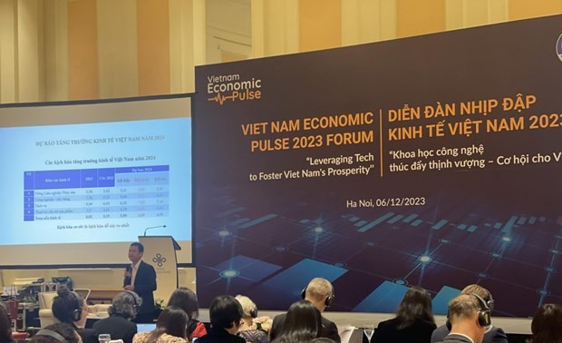 Vietnam forecast to post faster growth over other countries in 2023: CIEM  ​