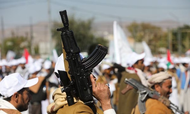 Houthi leader threatens to attack US warships if Washington targets Yemen