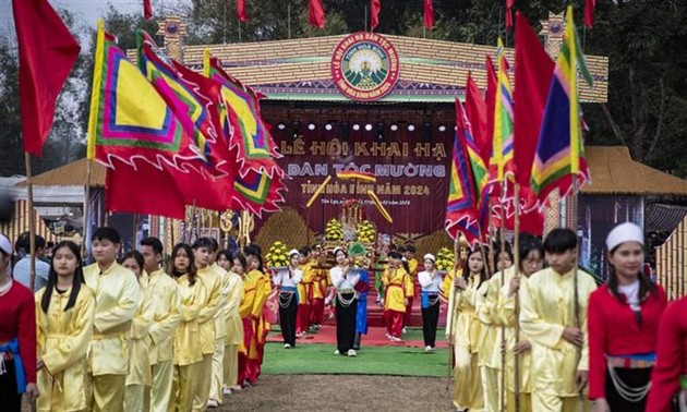 Spring festivals in full swing across Vietnam 