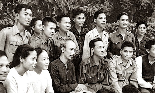 ประธานโฮจิมินห์ในดวงใจเยาวชนเวียดนามและชาวต่างประเทศ 