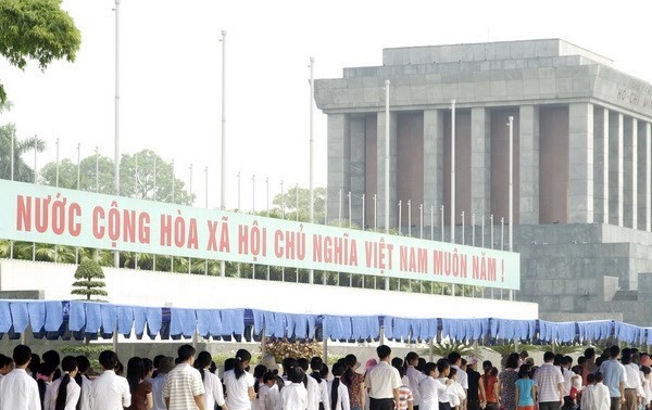 More than 60,000 people visit President Ho Chi Minh Mausoleum