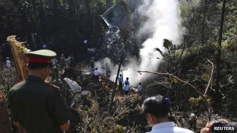 Lao military plane crashes 