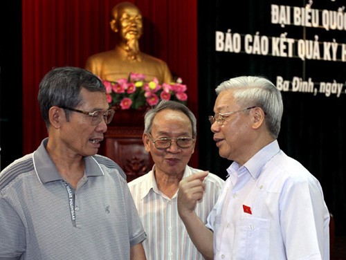 Party General Secretary Nguyen Phu Trong meets with Hanoi voters