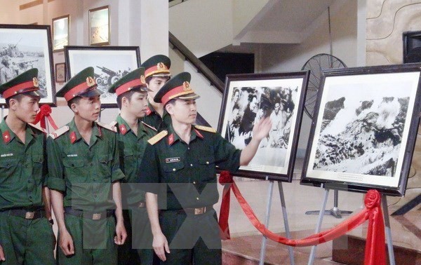 Photo exhibition “Uncle Ho’s soldiers-most beautiful people”