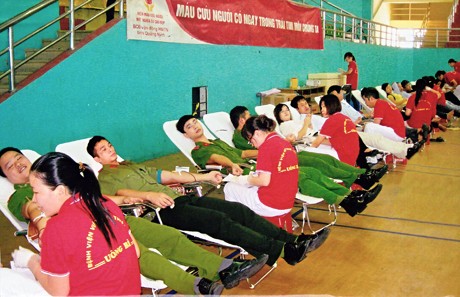 Voluntary blood donations and medical treatment reflect national unity