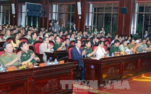 越南边防部队司令部与越南中央电视台举行“友谊满边疆”交流晚会