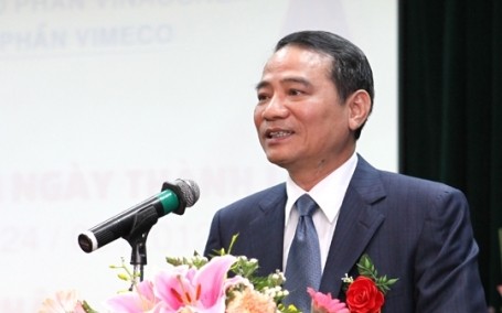越南交通运输部部长张光义与山萝省选民接触