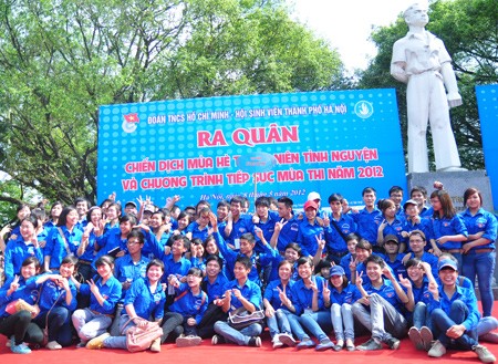 2012年暑期青年志愿者行动记者会在河内举行