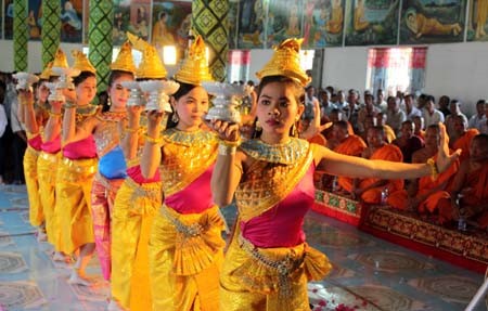 阮善仁向芹苴市高棉族同胞祝贺传统新年