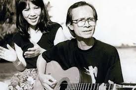 越南音乐家郑功山逝世15周年纪念日