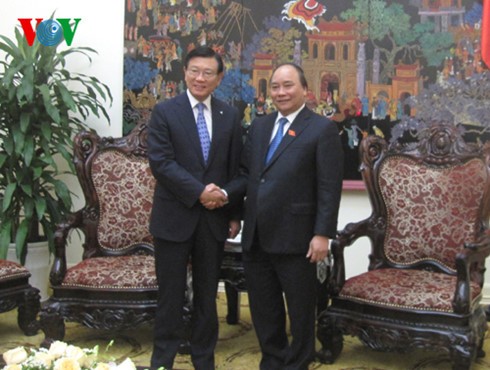 越南政府总理阮春福会见韩国锦湖韩亚集团总裁朴三求