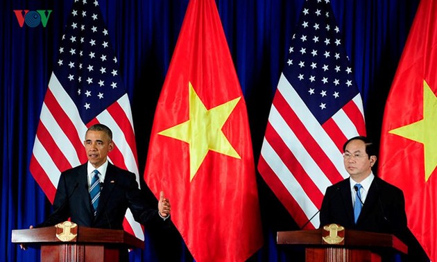 越南国家主席陈大光同美国总统奥巴马举行会谈