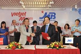 越南军队商业股份银行和越捷航空公司签署购买飞机贷款合同