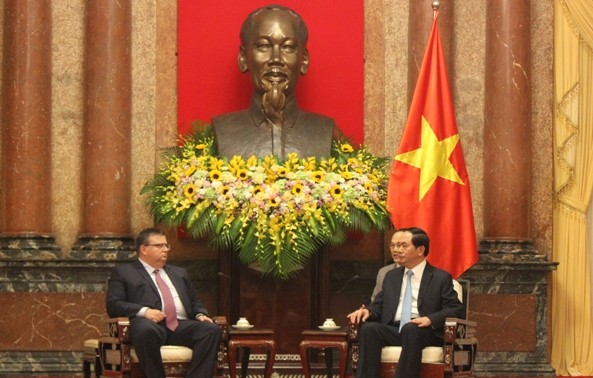 越南国家主席陈大光会见保加利亚总检察长察察罗夫