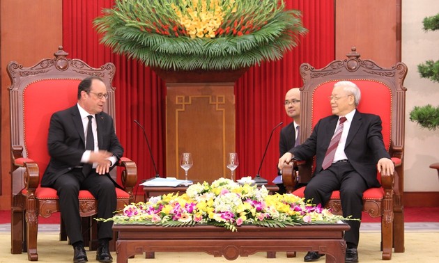 法国总统奥朗德圆满结束对越南的国事访问