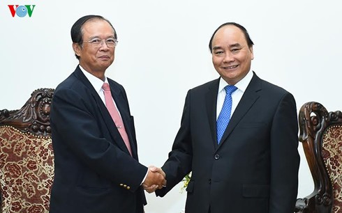 阮春福会见柬埔寨邮电通讯部大臣陈尤德