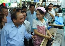 阮春福指导隆安省大力促进经济结构重组