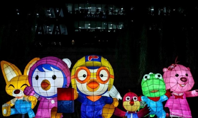 韩国巨型龙灯节在越南举行