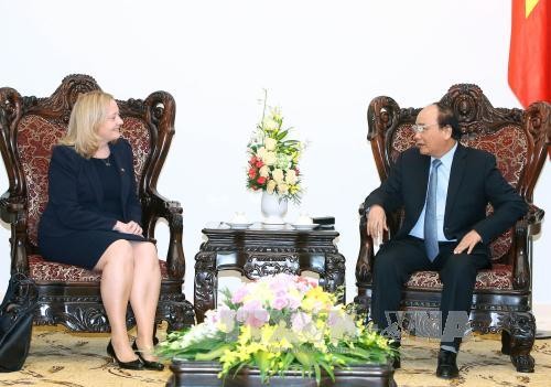 越南政府总理阮春福会见爱尔兰驻越大使莫兰