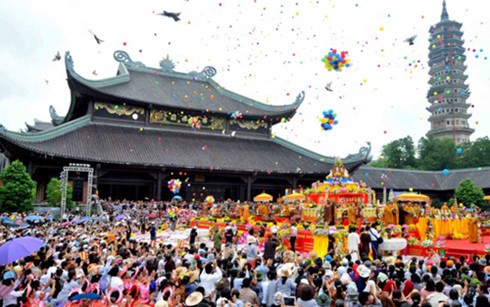 越南全国各地为2017年春节庙会做好准备