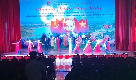 越南民族文化旅游村举办以“胡志明主席与越南各族同胞”为主题的系列活动