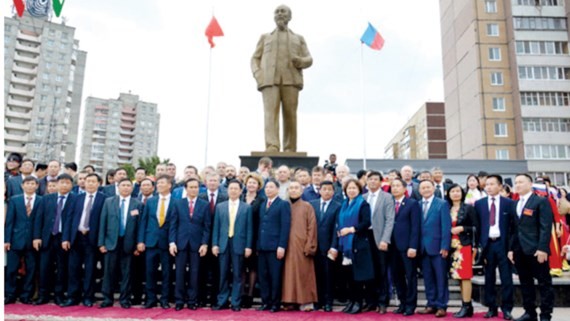 俄罗斯乌里扬诺夫斯克市的胡志明主席塑像落成